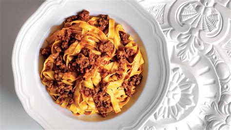 Ricetta Tagliatelle Con Rag Alla Bolognese La Ricetta La Cucina