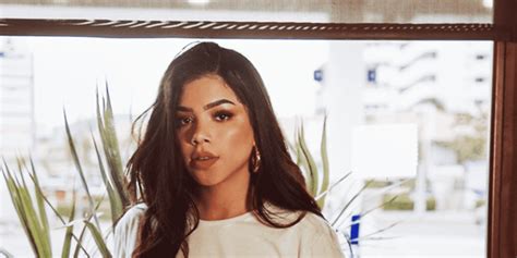 Ya disponible en todas las plataformas digitales ( apple music, spotify, google play, deezer & amazon) director: Kenia Os enciende Instagram con tremenda foto