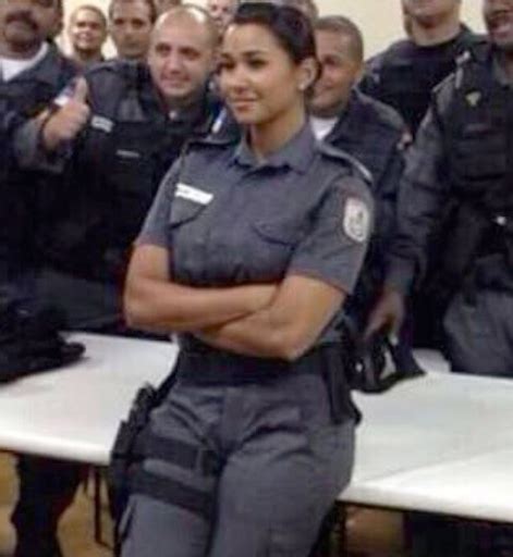 Gang Leaks Nude Pics Of Brazilian Cop After She Arrests Their Leader