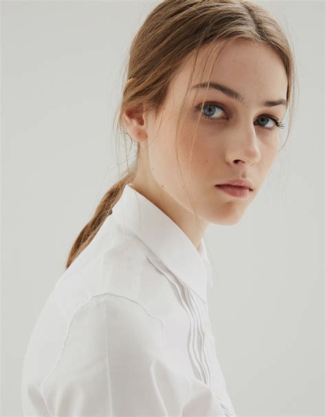 Now Representing Zuzanna Fifth Models