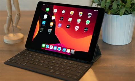 Ez javítja a jailbreak biztonsági rését, amelyet az előző frissítésben korábban még nem tettek közzé. Apple iPad 10.2-Inch Tablet Review ~ November 2020 ...