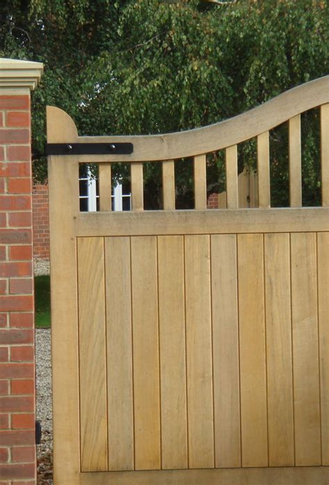 Custom Wood Gates And Fencing Made Near Reading Berkshire Woods