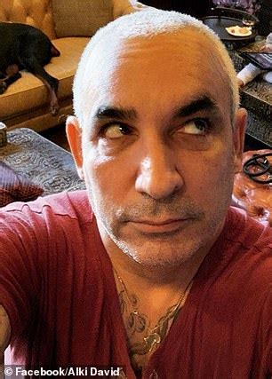 Bradshaw international dopo che i funzionari doganali hanno scoperto circa 5.000 piante di cannabis sull'aereo. Alki David defends his actions after losing $11m sex harassment lawsuit | Daily Mail Online