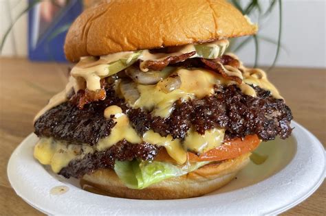Best La Burger Spot For The Win Smashes Into Grand Central Market Soon