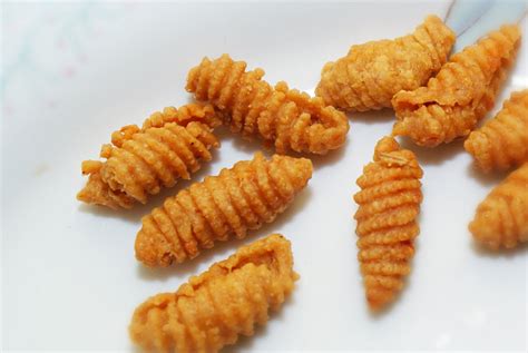 Kuih siput merupakan sejenis kuih yang dibuat daripada tepung gandum, tepung ubi dan marjerin. Resipi Kuih Siput - Asap Dapur