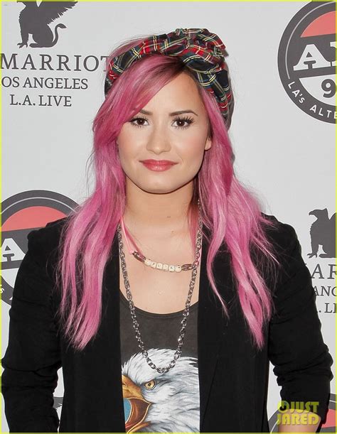 Demi Lovato Shows Off New Pink Hair For Grammys Interviews Photo