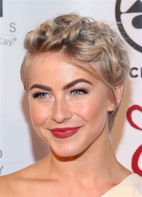 Julianne Hough Shows A Cute Hairstyle Option For Short Hair For