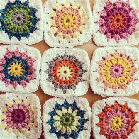 Use these flower granny square patterns individually or as part of a set — for everything from decorative bunting to gorgeous afghans, garments the designer also has several other gorgeous flower granny square patterns available. بوربوينت درس تشكيلات متنوعة مادة التربية الفنية الصف ...