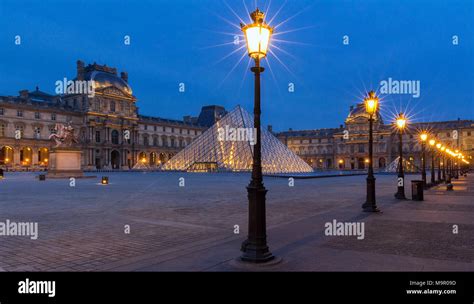 Louvrebynight Hi Res Stock Photography And Images Alamy