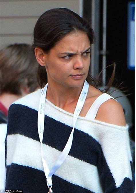 Katie Holmes Looks Tired And Drawn As She Does The School Run Make Up Free Daily Mail Online