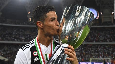 Cristiano Ronaldo Gana Su Primer Título Con La Juventus Youtube