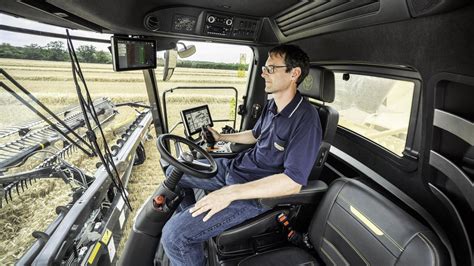 New Holland Previews Next Gen Cr11 Combine At Agritechnica