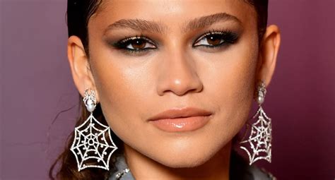 Fashion And Beauty Trends Celebrities Wearing Color Contacts