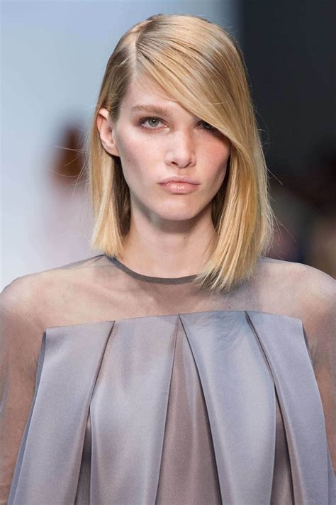 Asymmetrical hairstyles are fun and modern, and they suit most face shapes. 11 Best Asymmetrical Haircuts For Women in 2019 | All ...