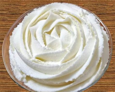 la crème 5 minutes au mascarpone est une crème à base de mascarpone crème fraîche et sucre