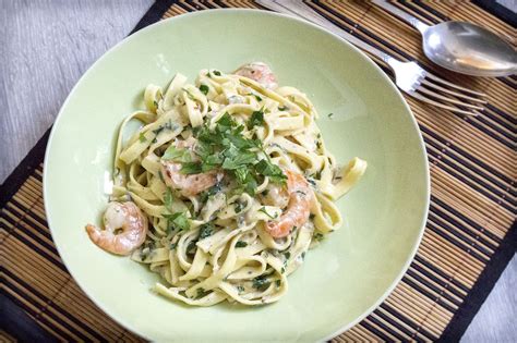 Linguine met garnalen in gorgonzola room saus