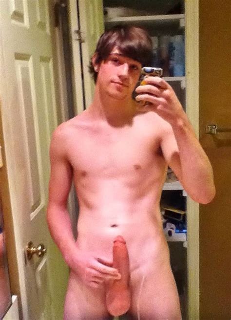 Average Gay Nude Selfies