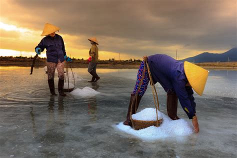 Women Making Salt · Free Stock Photo
