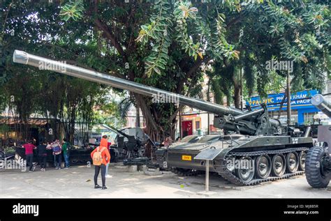 Us Army M107 175mm Self Propelled Gun From The Vietnam War On Display