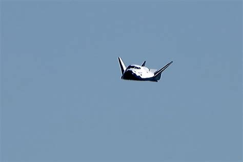 In Pictures Sierra Nevadas Dream Chaser Aces Glide Test Flight Space