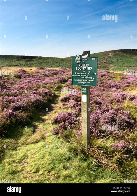 Peak And Northern Footpaths Society Sign And Path Through Heather On