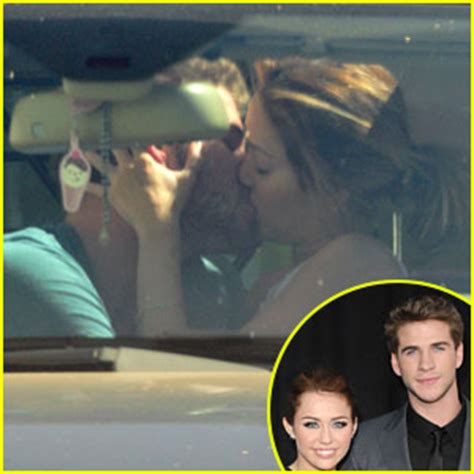 Miley Cyrus Liam Hemsworth Kissing In The Car Liam Hemsworth Miley Cyrus Just Jared