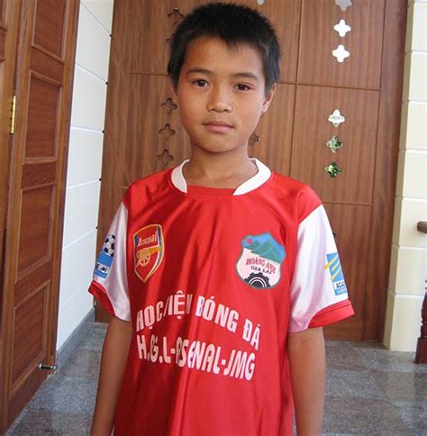Hà đức chinh (shb đà tuấn anh, văn toàn trấn an về chấn thương sau hàng loạt pha phạm lỗi của cầu thủ indonesia. Nguyễn Văn Toàn : Thông tin, tiểu sử, sự nghiệp của ông ...
