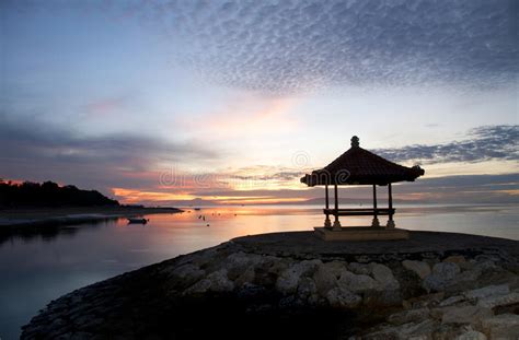 De Hut Van De Meditatie Bij Sanurstrand In Bali Stock Foto Image Of