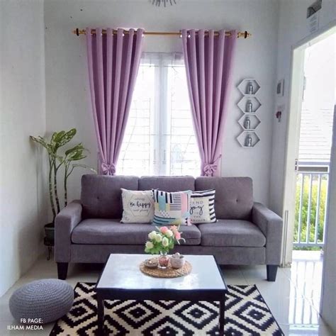 Usahakan motif dan warna wallpaper yang anda pilih selaras dengan desain, warna dan perabot yang ada di ruang tamu itu. 12 Cara Hias Ruang Tamu Sempit. Ringkas Tapi Menarik ...