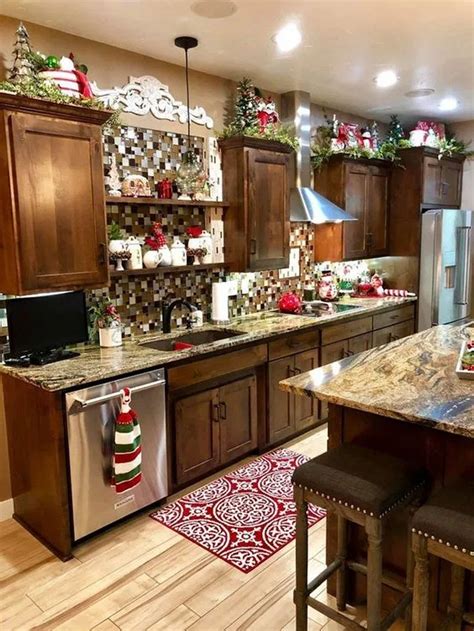 33 Gorgeous Christmas Kitchen Decorations To Be More Beautiful
