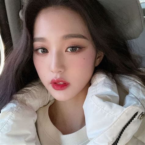 Wonyoung Pm In 2021 Kpop Girl Bands Peach Makeup Ulzzang Girl