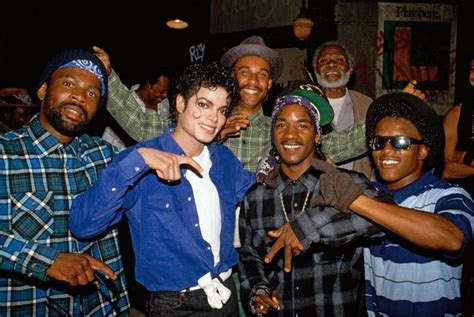 Michael Jackson Throwing Up A Crip Sign With Actual Crips 1987 R
