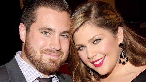 Lady Antebellums Hillary Scott And Husband Expecting Twin Girls
