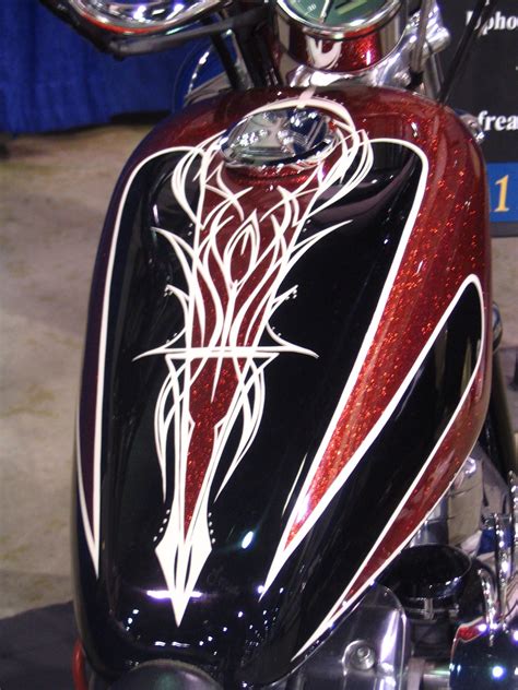 This is one crazy custom motorcycle paint job, for sure and if you can't quite see it or didn't realize, the tank actually a lot of times these custom motorcycle paint jobs are done by professionals who are good at one specific thing: Motorcycle Tank Pinstriping | bike52 | Custom paint ...