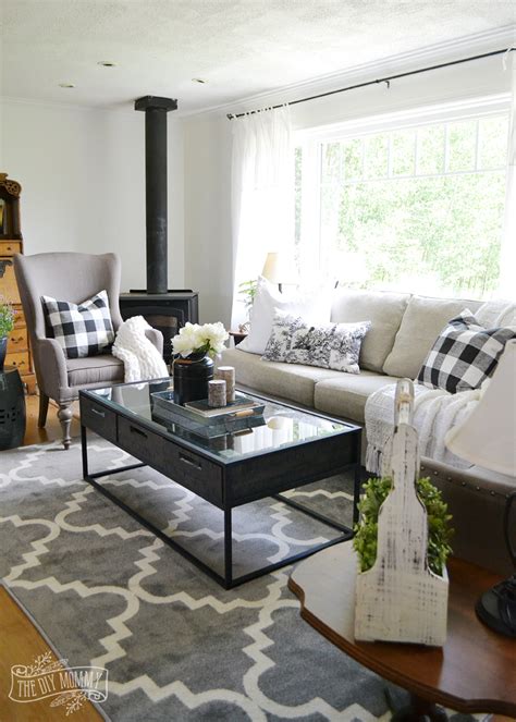 Your white living room can benefit from a subtle mix of patterns. Our Guest Cottage Living Room: Neutral Mix-and-Match Style ...