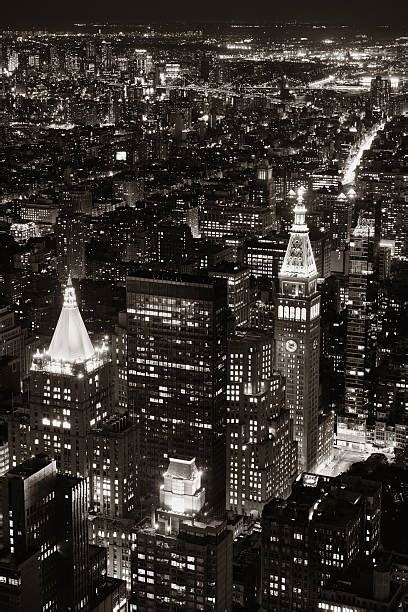 10 New York Life Building At Night Stock Photos Pictures And Royalty