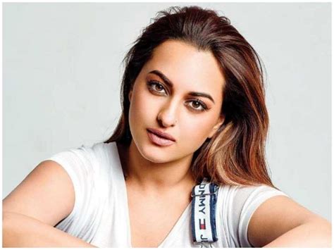 When Sonakshi Sinha Charged Her Classmates For Designs Hindi Movie