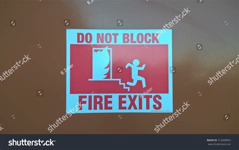 Fire Exit Sign Stock Photo 712600855 Shutterstock