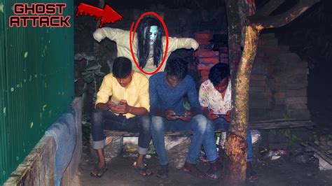 Real Scary Ghost Attack Prank At Night👻 Prank Pocong Lucu Ngakak