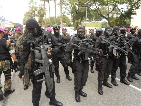 Malaysian Navy Paskal With Xm8s And Mp5s With Under Barrel Grenade