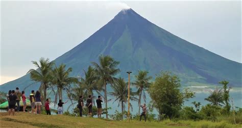 Phivolcs Alert Level Around Mayon Bulusan Volcanoes Reduced To 0