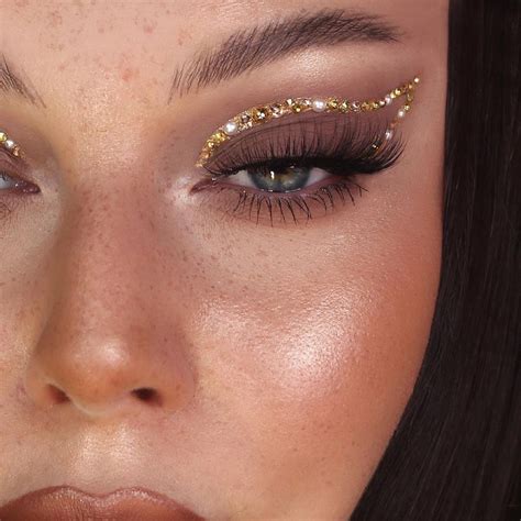 Makeup With Gold Glitter