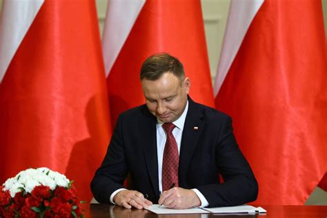 500 Plus Na Pierwsze Dziecko Andrzej Duda Podpisał Nowelizację Ustawy