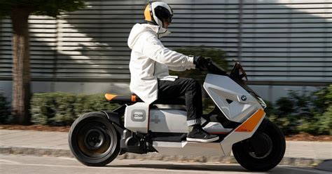 Bmws ‘moving Screen Electric Scooter Concept Unveiled Ie
