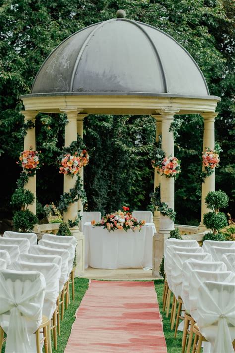 Everything You Need To Know About Planning An Outdoor Wedding Wedding