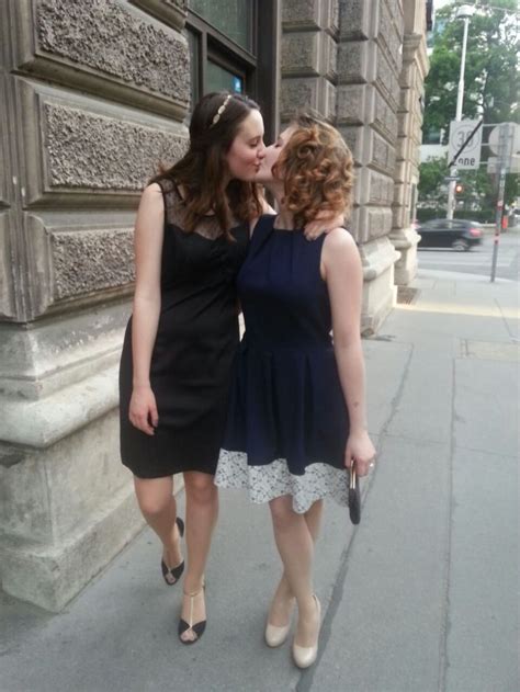 Pin By Megan On Pretty Lesbian Couples Fashion Lesbians Kissing