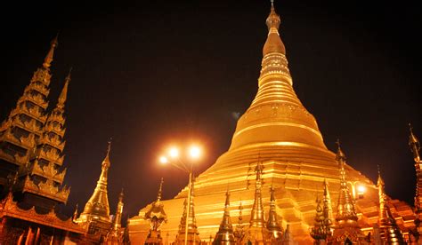 黄金の国ミャンマーのランドマーク、シュエダゴンパゴダ Mingalago ミャンマー観光ガイドブック ミャンマーの便利で役立つ観光