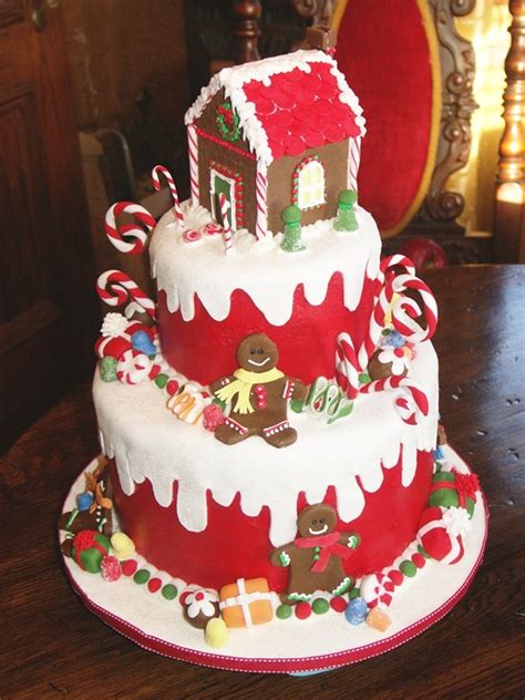 What a sweet and pretty cake! Beautiful Christmas Cake Decoration : Let's Celebrate!