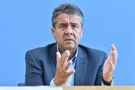Former German minister calls for establishment of camps to receive