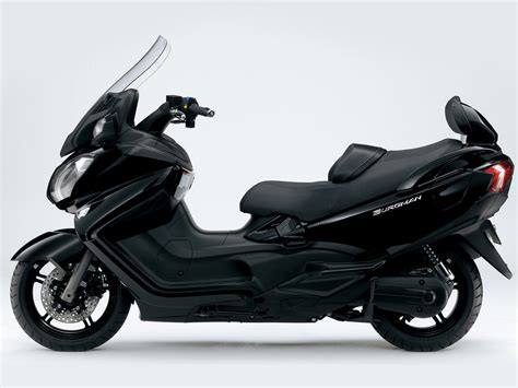 The 650 twin has enough power to ensure a surfeit in any roadgoing situation. 2013 Suzuki Burgman 650 Executive ABS Scooter Pictures